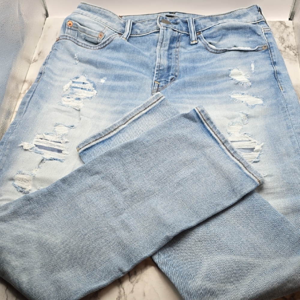 American Eagle Outfitters Light Wash Distressed Skinny Jeans
